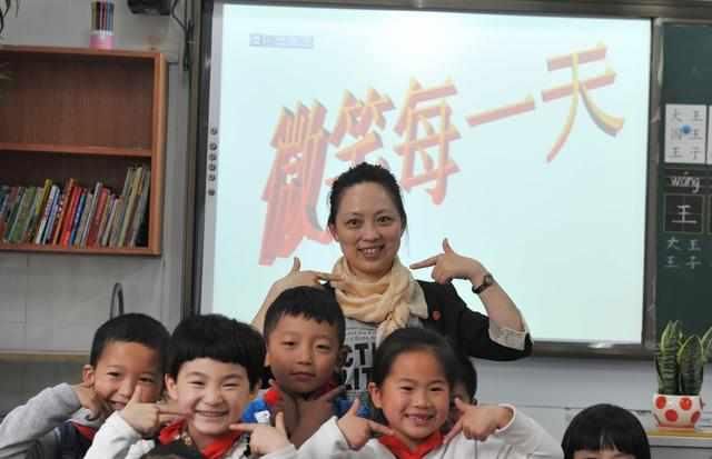 工资待遇提升,有偿家教违法!老师,你还愿成公务