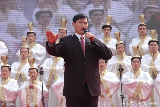 大衣哥朱之文大年初一不能陪老婆孩子,还要在