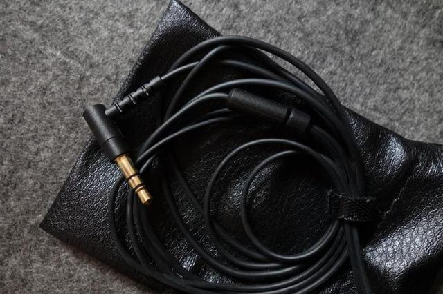 非坚果R1广告 小众耳机体验 日本FINAL E200