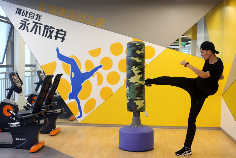 CEO放弃美国绿卡回国创业工作时间强制员工