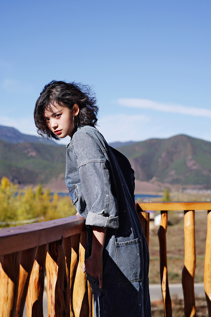 据悉,"卧蚕阿姨"真名洪潇,是微博网络红人,当所有人都在拼三分钟快速