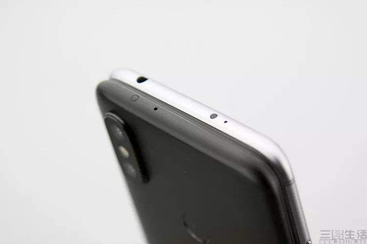 评测 | 新零售双壁:小米6X、红米S2的外观与系