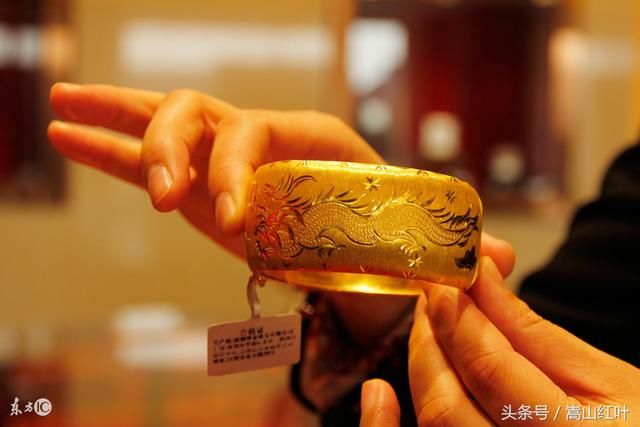 属猪和属鼠人,春节前后天乙贵人福佑,负翁变