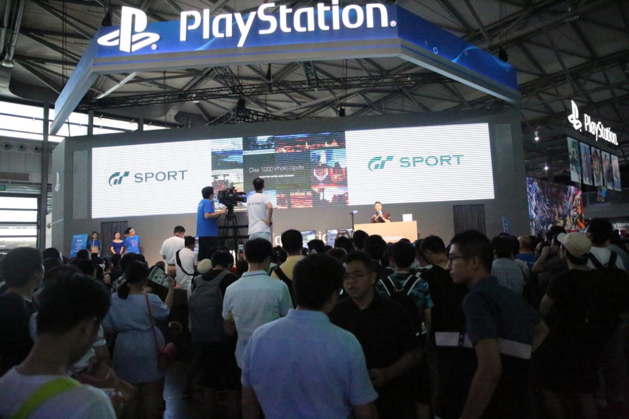 昨日,2016年ChinaJoy在上海落下大幕,北京时间特派记者有幸采访到了索尼CEO添田武人和经销商马总,被粉丝称作“五仁叔”的他在今天又会有怎么的爆料呢?索尼对待中国粉丝玩家至上的匠心精神又是如何形成的呢?答案尽在北京时间!