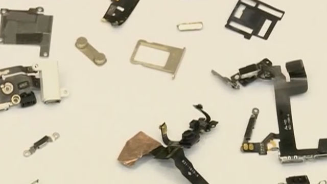 《快乐生活一点通》20180723废旧数码产品变身艺术品 《快乐生活一点通》20180723废旧数码产品变身艺术品