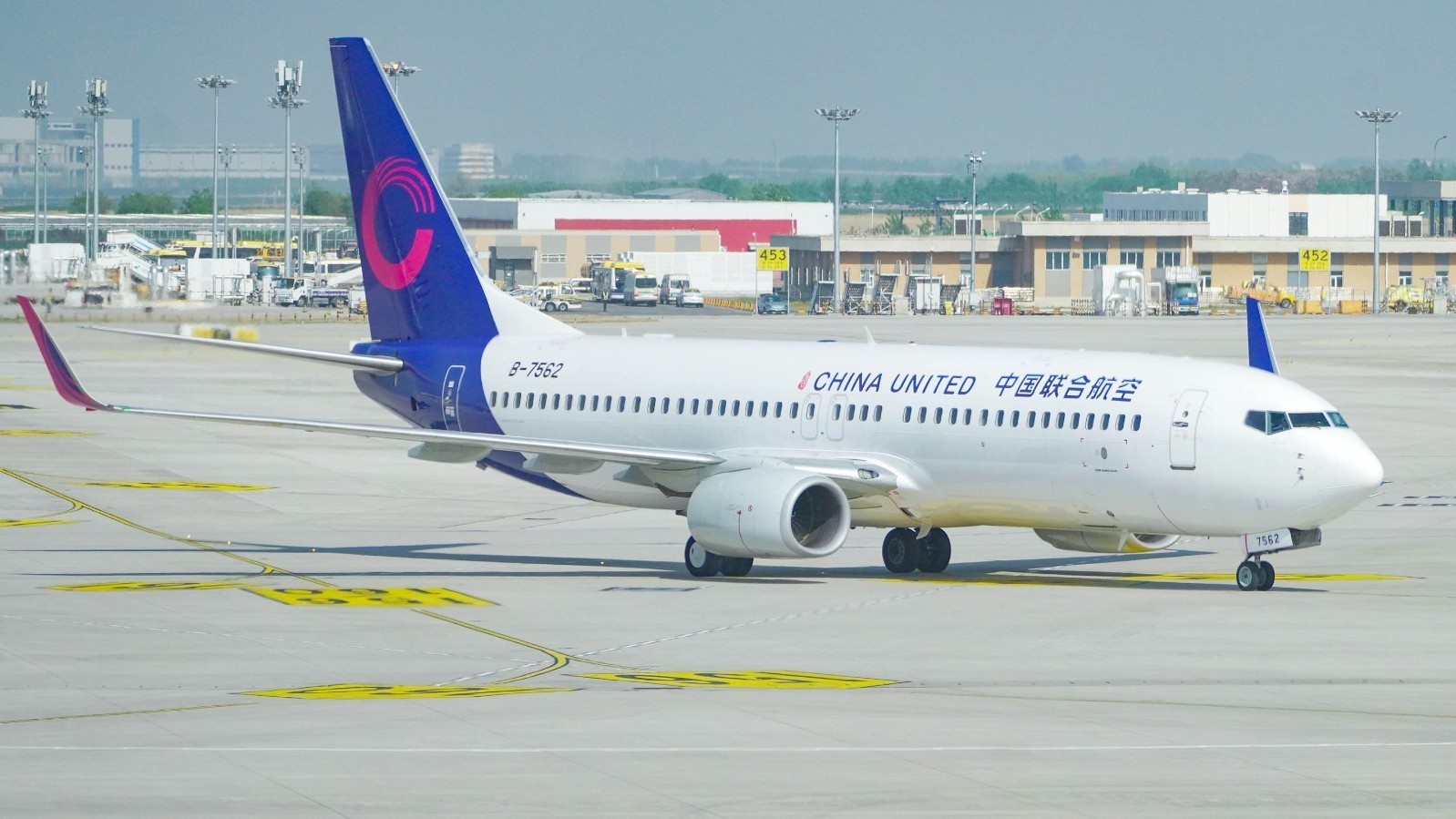 “五一”将至 中国联合航空投入1164班运力 “五一”将至 中国联合航空投入1164班运力