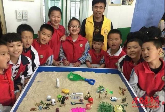 渭南市温暖少儿公益联合会走进潼关县城关镇中