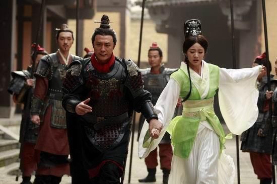 该剧主要讲述了韩冬儿(安以轩)与蒙天放以及秦始皇等几人发生的三世情