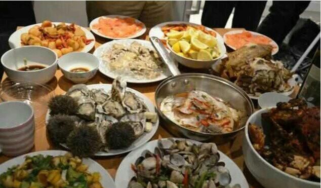 韩国人向中国学生炫耀韩国料理,中国人一张照