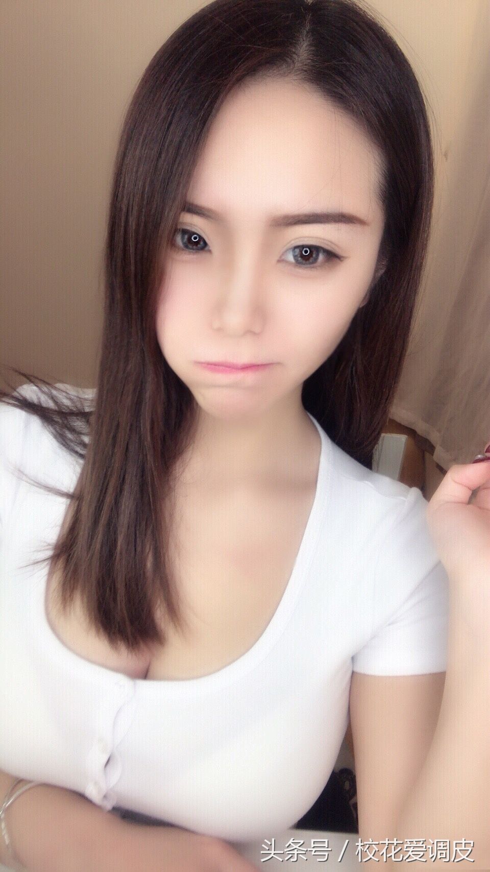 毕业于中国传媒大学南广学院,播音主持,身高1