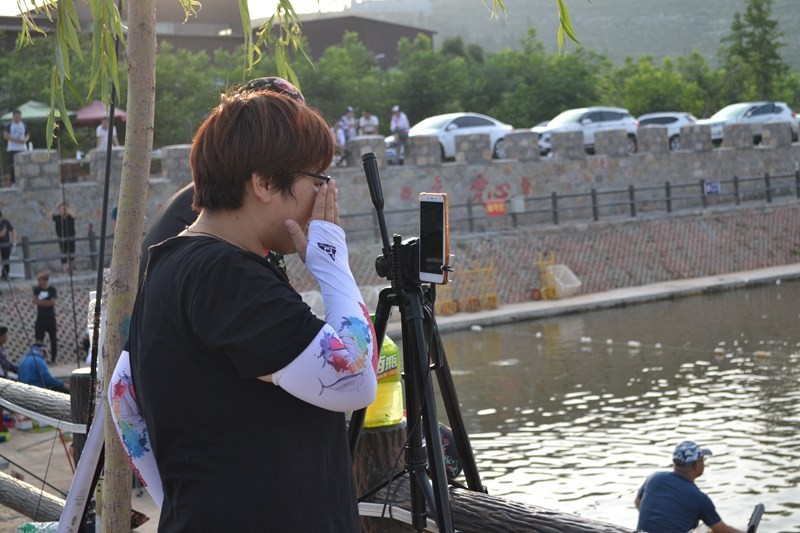 快手直播堃茂夜钓 中国摄影新闻通讯社副总编