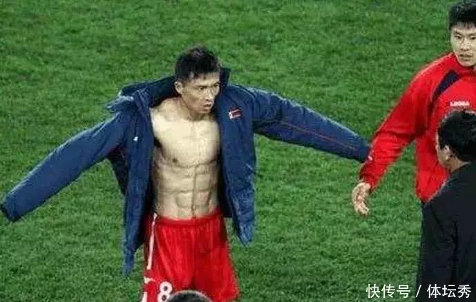 别说是对比C罗的身材了,国足就连朝鲜球员的身