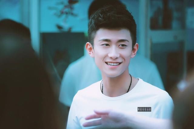 继童星阿尔法秃顶后,一个锒铛入狱,一个被批长