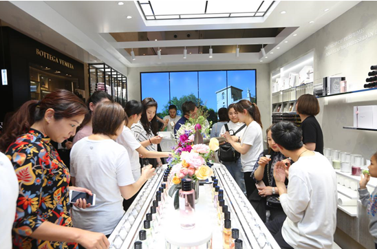 Dior迪奥香氛世家限时精品店郑州丹尼斯大卫城