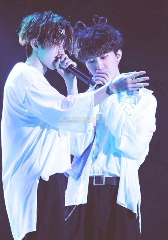 头太大?范丞丞戴不进围裙 蔡徐坤贴心帮忙 谁