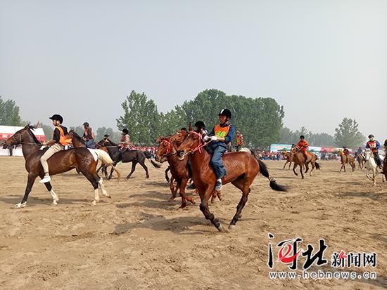 中华民族大赛马2018传统耐力赛首站赛在安平