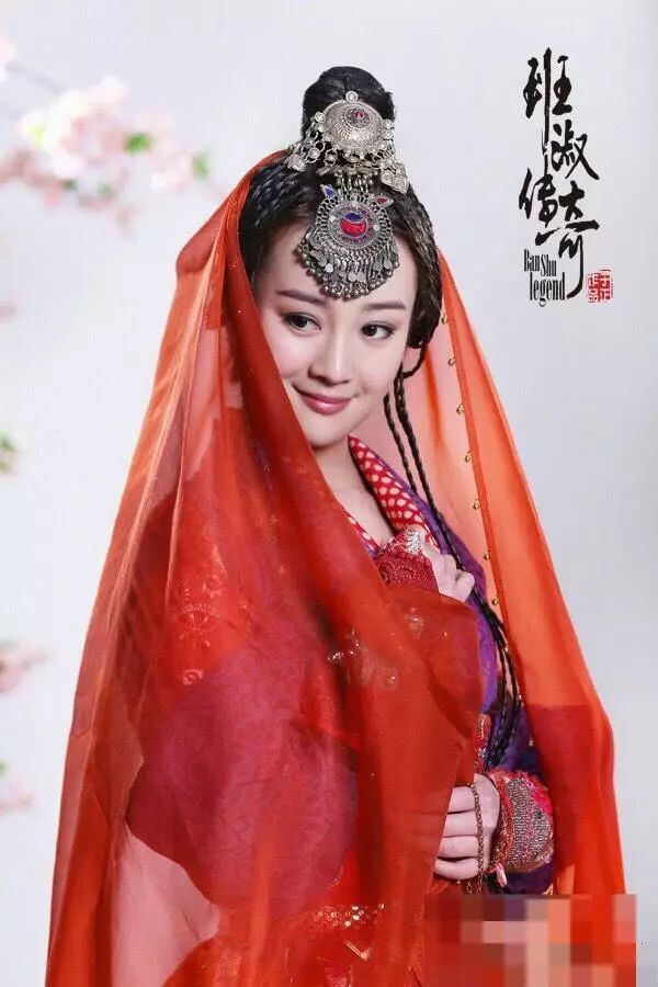 这部剧太神奇,作为女配的迪丽热巴,关晓彤都红