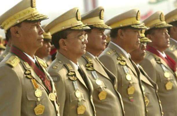 部队里哪些人永远不用退役? 一共有三种, 全都