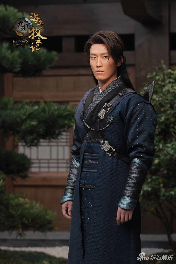 挨打打弯棍子，笑场笑掉门牙，戏里穆如寒江戏外窦骁都挺逗