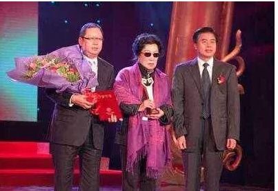 澳门赌城教父崩牙驹为争地盘厮杀上海仔恩怨不