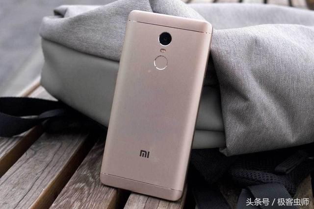 小米做的最好的手机,不是旗舰机,价格不足千元