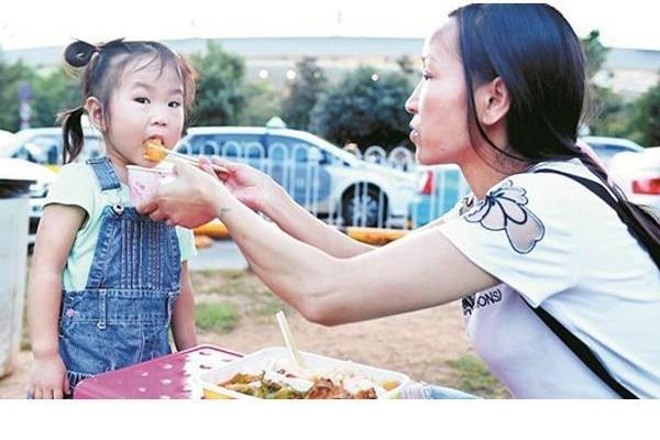 二婚婆家不给彩礼,买房时准婆婆的一句话,我直