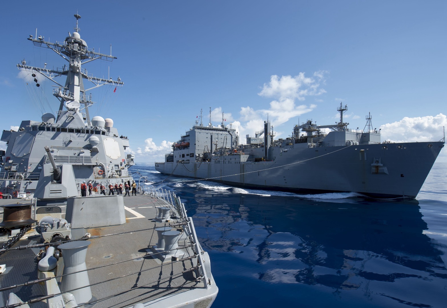 10月3日至6日，美国海军黄蜂级两栖攻击舰“好人理查德”号(LHD 6)、圣安东尼奥级两栖船坞运输舰“格林湾”号（LPD-20）多艘伯克级驱逐舰和补给舰组成的庞大战舰群进入南海展开训练。