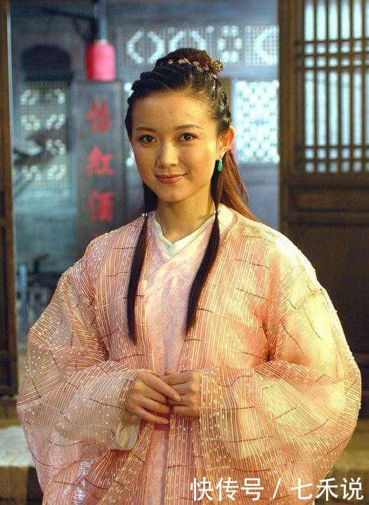刚刚提到慕容嫣将判官笔还给了展红绫,而这位慕容嫣也是《武林外传》