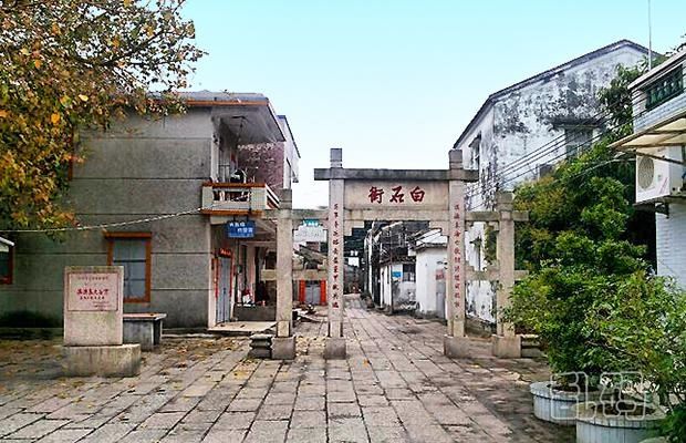 珠海离香港澳门那么近,气候宜人经济发达,为什