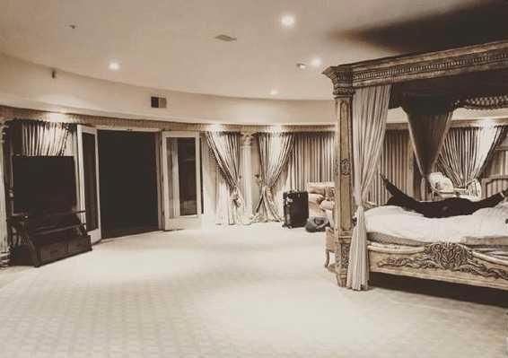 24岁身价百亿,公开抢王思聪女友,娱乐圈中也只