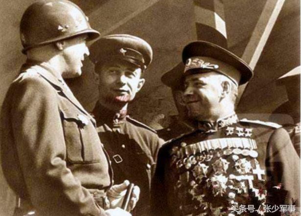 伞兵跳伞却打不开降落伞,活活摔死,将军怒怼厂