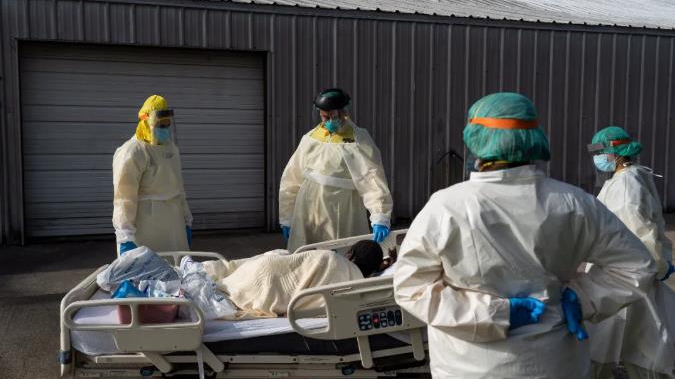 环球深观察丨应对疫情招数已用尽？白宫要选变了调的“群体免疫”