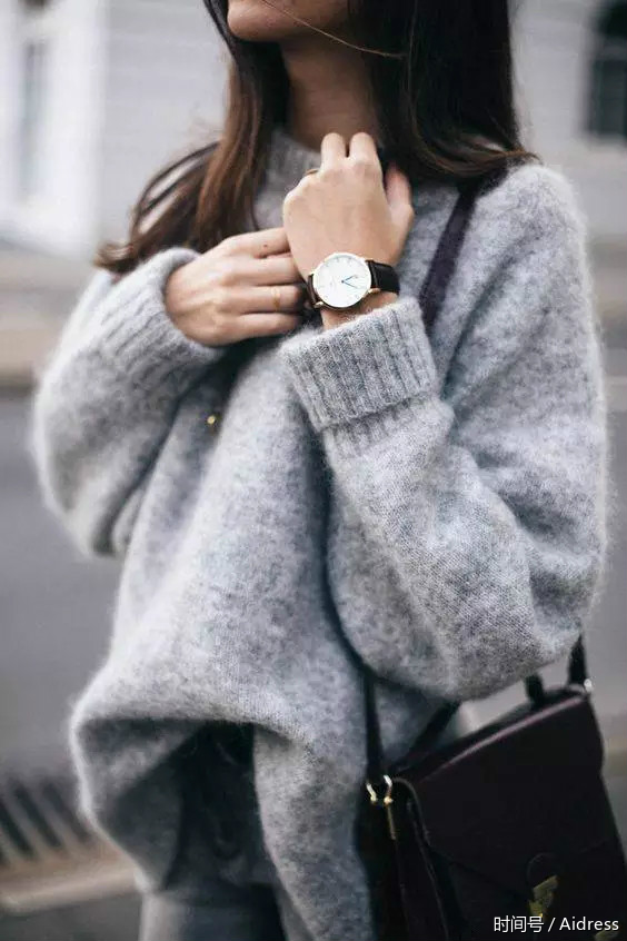 怎么让气质变得慵懒随性 t0160dfa97567116892.png?size=564x846