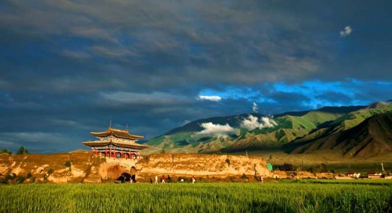 探寻巴里坤古城遗址 品尝特色美食“百面传奇” 探寻巴里坤古城遗址 品尝特色美食“百面传奇”