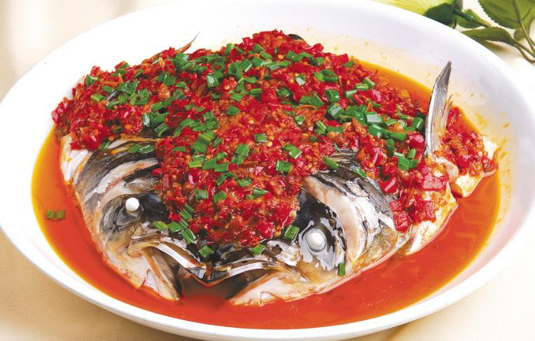 湘菜经典,世界上最大的剁椒鱼头你尝了吗? 湘菜经典,世界上最大的剁椒鱼头你尝了吗?