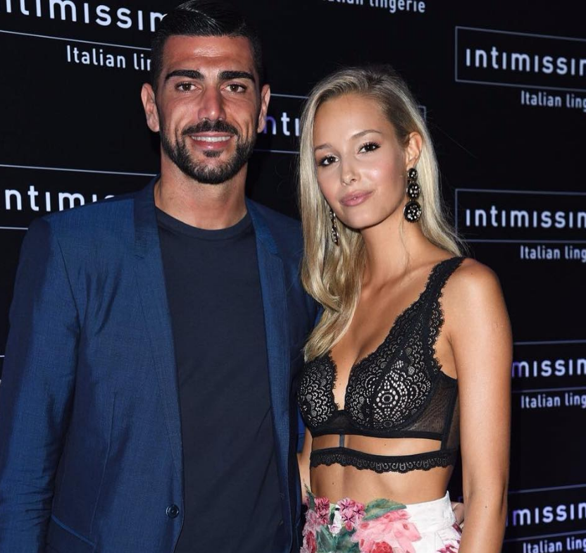 艳压群芳！中超太太团最美之人：娇美面容 火辣身材