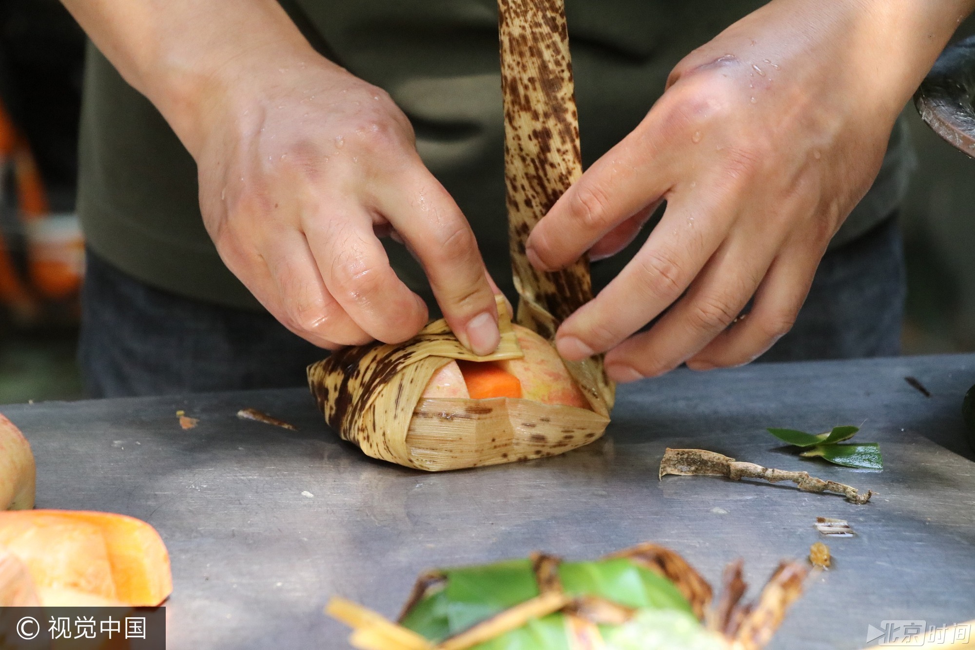 江苏扬州:动物吃粽子过端午 江苏扬州:动物吃粽子过端午