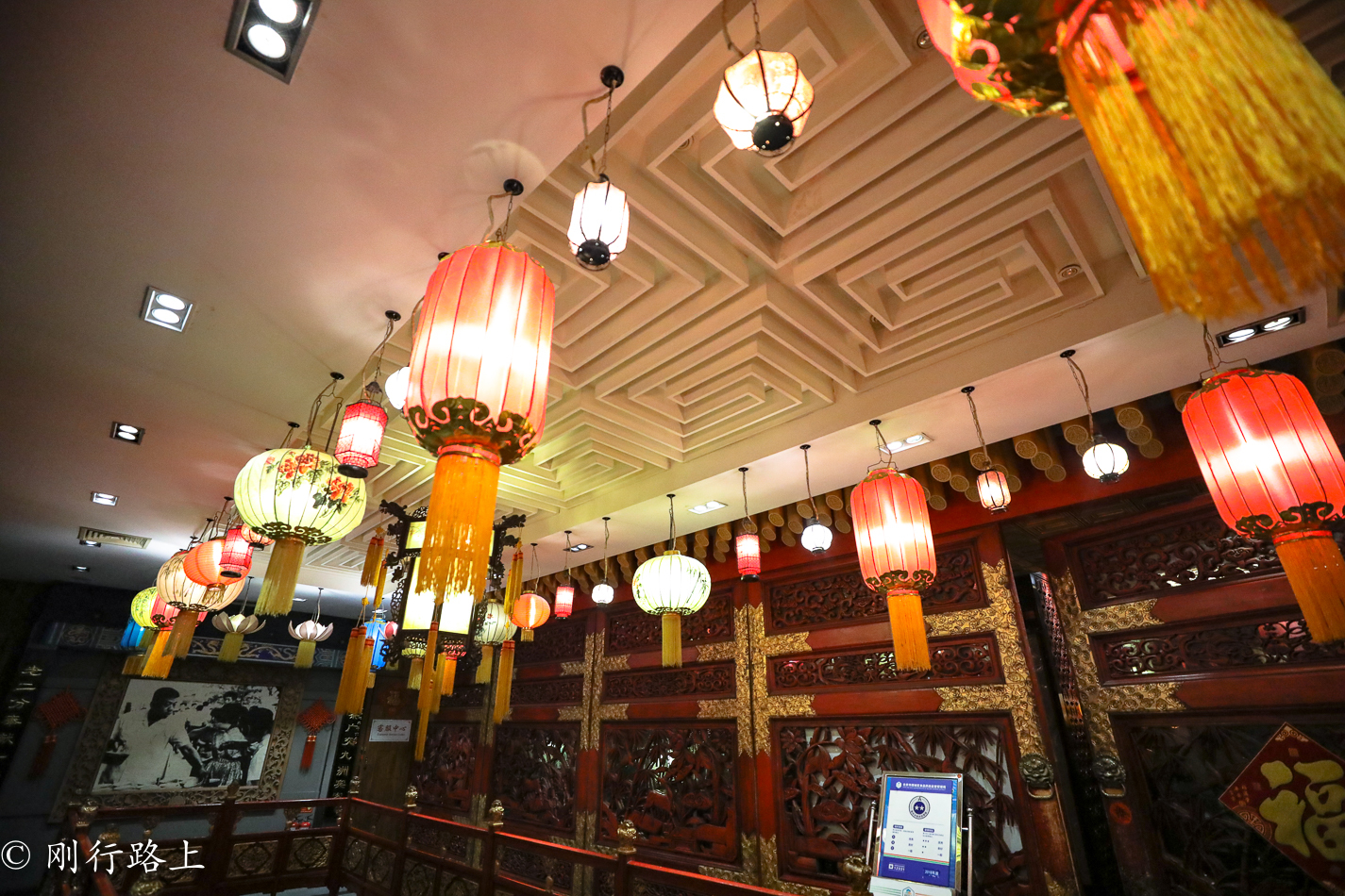 很多人到北京旅游,来老舍茶馆却是因为老舍这