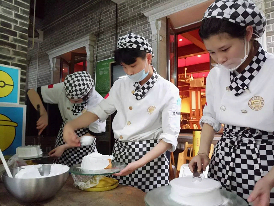 重庆新东方甜蜜赞助重庆购物狂相亲联谊会!