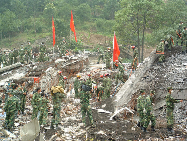 《档案》汶川抗震救灾十年纪念—双手挖出的民族记忆