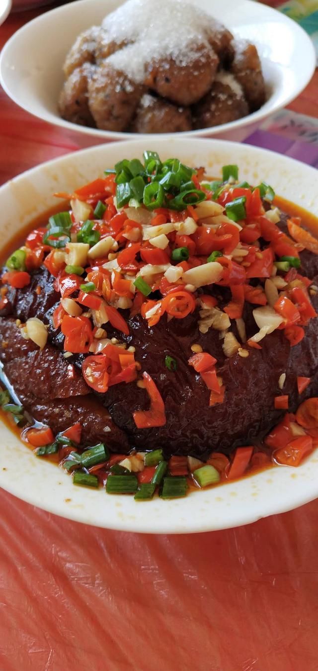 酒席上一盘 虎皮扣肉 十个人都抢着吃 这脸丢的?主家都看不下去