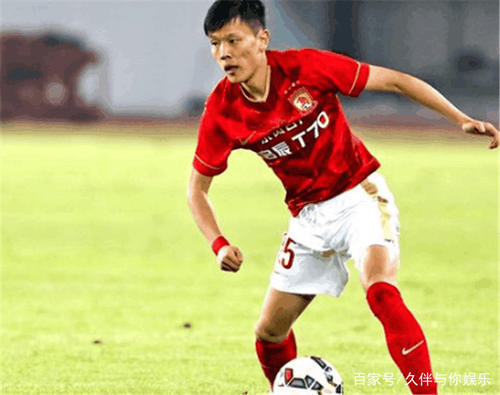 C罗女友算什么?国足后卫邹正的女友才叫女神