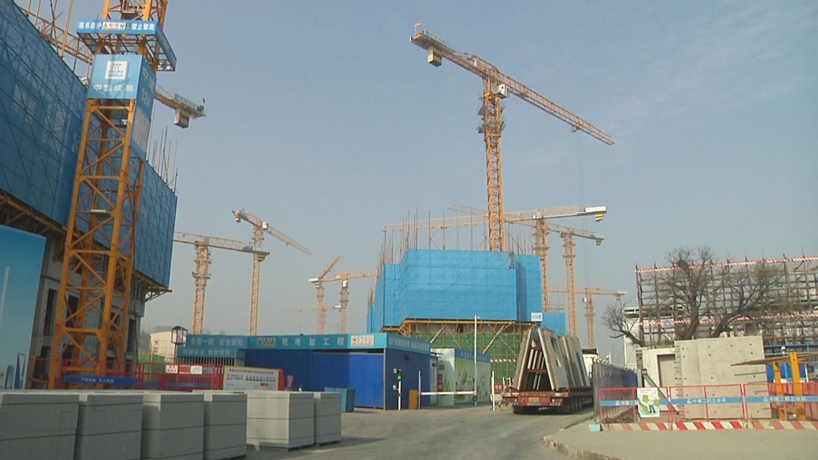 建筑工地告别“尘土满天”!装配式构件让施工现场更干净 建筑工地告别“尘土满天”!装配式构件让施工现场更干净