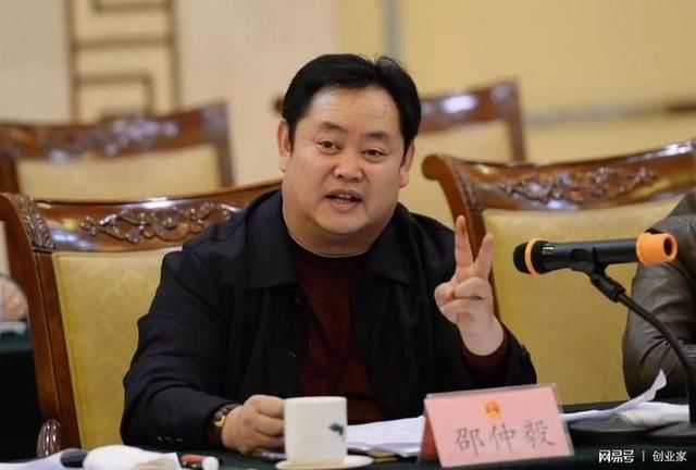 从临时工到首富,一年销售收入400多亿,如今公