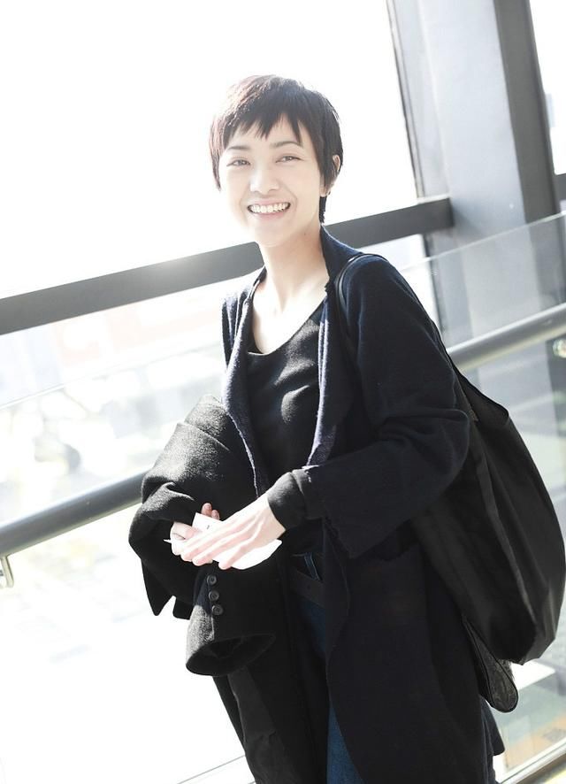 郭采洁与古天乐恋情曝光 素颜真女神用自己漫画做手机壳超自恋