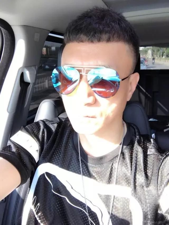 很久没去帅雷雷微博逛了,最近他不太喜欢作妖.