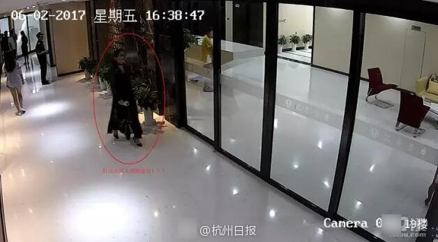 女硕士被炒后带5猛男殴打原领导 被拘15天 女硕士被炒后带5猛男殴打原领导 被拘15天