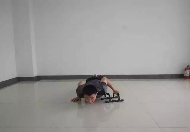 徒手健身增肌计划,不用专门去健身房,照样练出