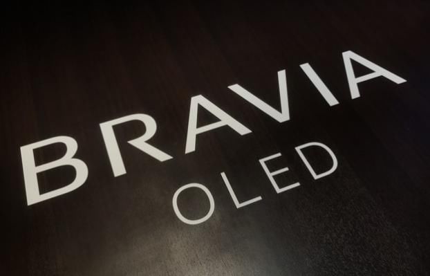 索尼新品OLED A8F电视亮相CES:搭载银幕声