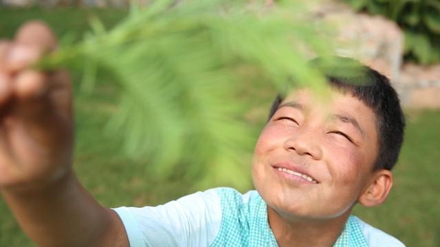 《变形计》强势回归惹争议,农村孩子眼神酸楚成过客